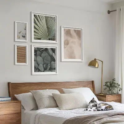 Wanddecoratie compositie met stenen, hout, stoffen en texturen