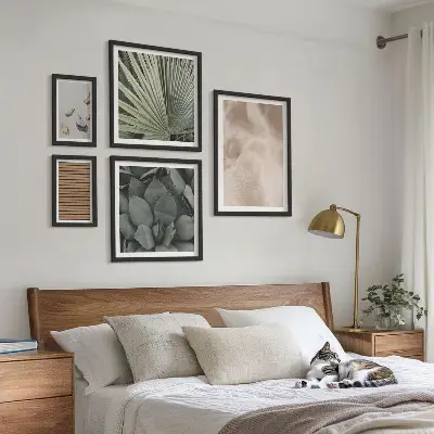 Wanddecoratie compositie met stenen, hout, stoffen en texturen