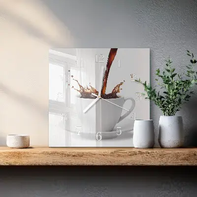 Vierkante glazen wandklok Een kopje koffie