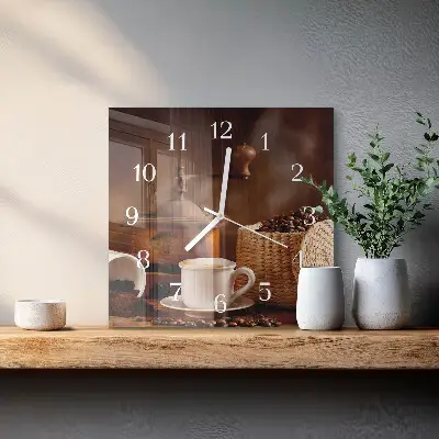 Vierkante glazen wandklok Een kopje koffie