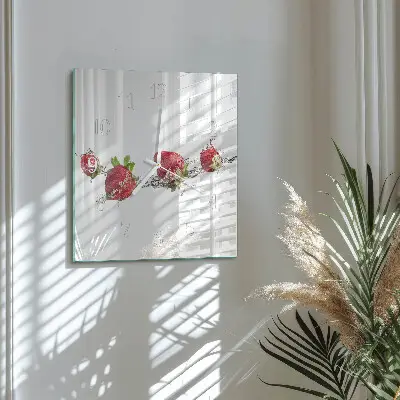 Vierkante glas klok Aardbeien in water