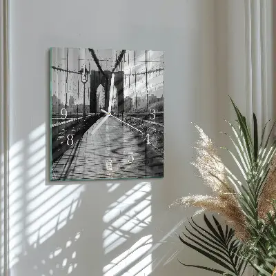 Vierkante glazen klok Brug