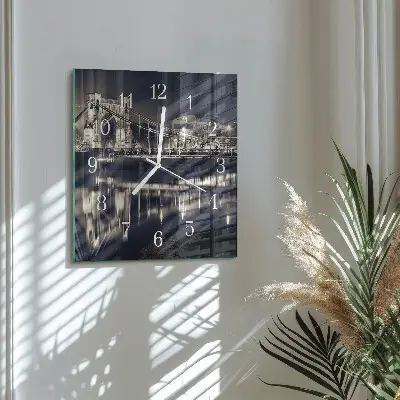 Vierkante glazen klok Brug