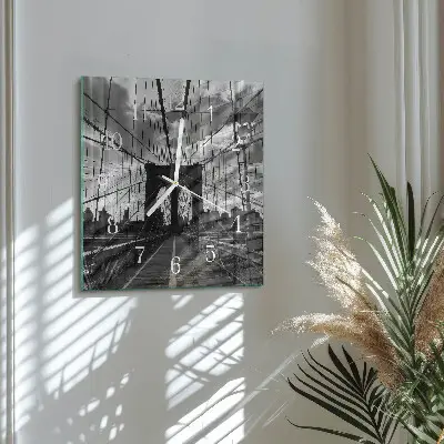 Vierkante glazen klok Brug