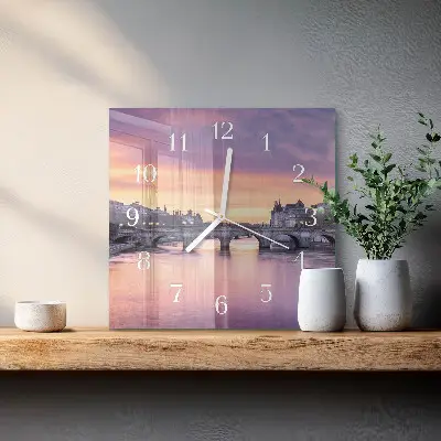 Decoratieve glazen klok vierkant Een stad aan de rivier