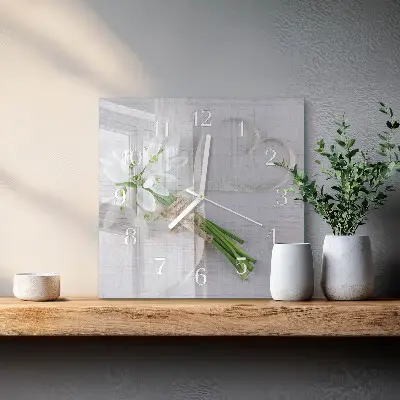 Vierkante glazen wandklok Een boeket bloemen