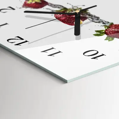 Vierkante glazen wandklok Aardbeien in water