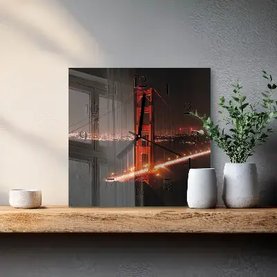Vierkante glazen klok Brug