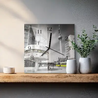 Vierkante glazen wandklok Berlijn