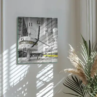 Vierkante glazen wandklok Berlijn