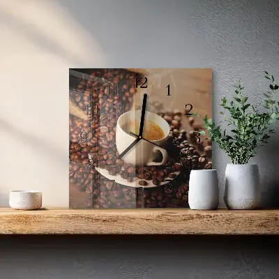 Vierkante glas klok Een kopje koffie