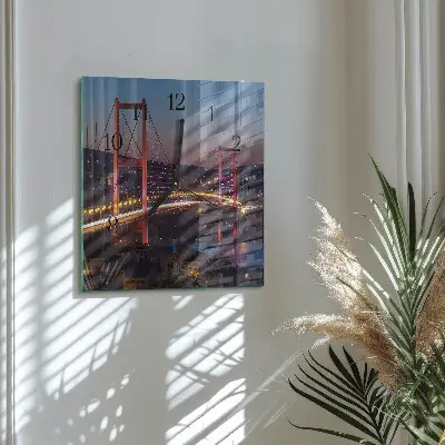 Vierkante glazen wandklok Brug