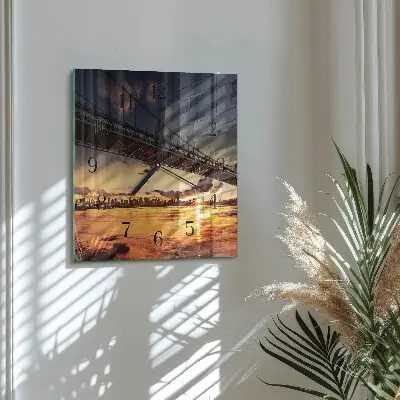 Vierkante glazen klok Rivierbrug