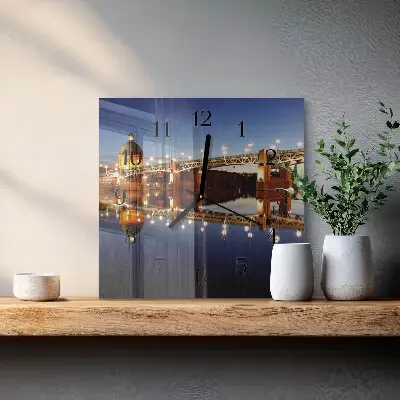 Vierkante glazen wandklok Brug over de rivier