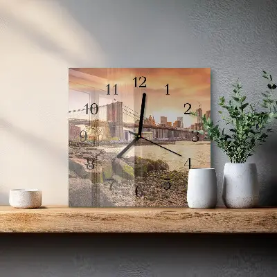 Vierkante glazen klok Stad van bruggen