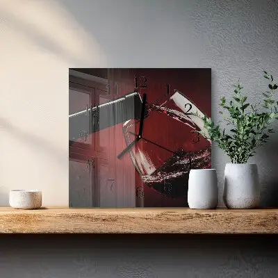 Vierkante glazen klok Een glas wijn