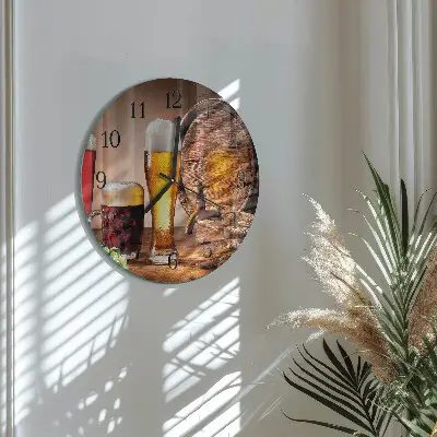 Ronde glazen wandklok Een biervat