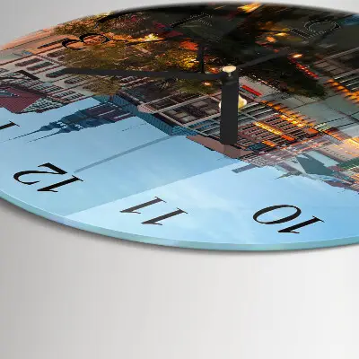 Klok glas met opdruk rond Oude stad