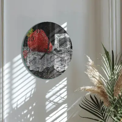 Klok glas met opdruk rond Aardbeienijs
