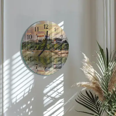 Ronde glas klok Kasteel aan de rivier