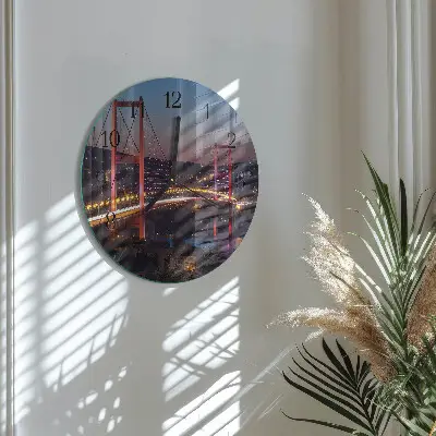 Ronde glazen wandklok Brug