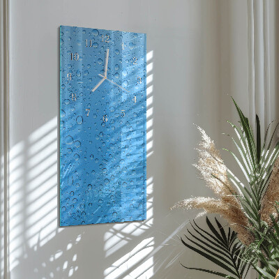 Decoratieve glazen klok verticaal Een druppel water