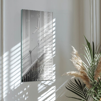 Verticale moderne glazen wandklok Brug