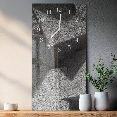 Verticale moderne glazen wandklok Marmeren tafel