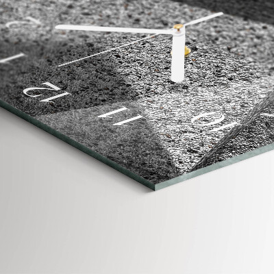 Verticale moderne glazen wandklok Marmeren tafel