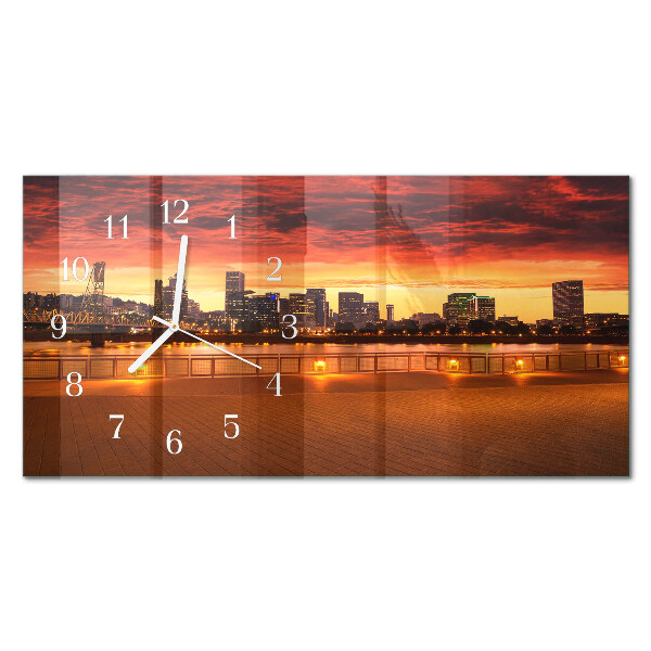 Horizontale wandklok glas gouden uur
