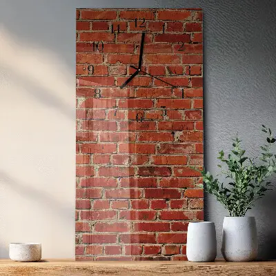 Decoratieve glazen klok verticaal Bakstenen muur