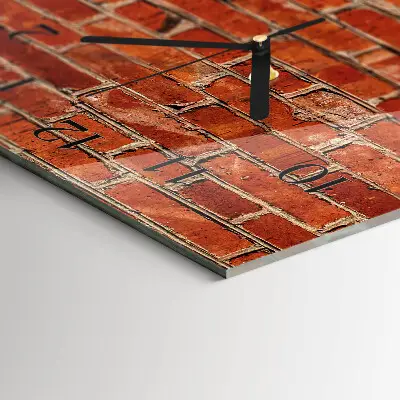 Decoratieve glazen klok verticaal Bakstenen muur
