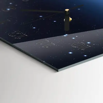 Verticale moderne glazen wandklok Het universum van de aarde