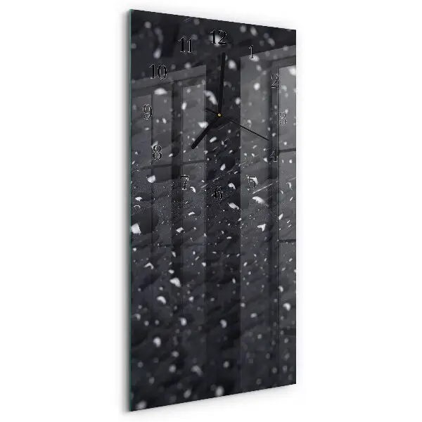 Decoratieve glazen klok verticaal Een druppel water