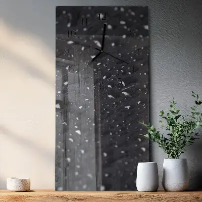 Decoratieve glazen klok verticaal Een druppel water