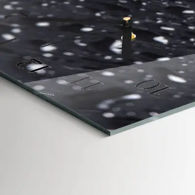 Decoratieve glazen klok verticaal Een druppel water