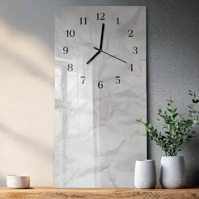 Verticale rechthoekige glazen wandklok Een vel papier
