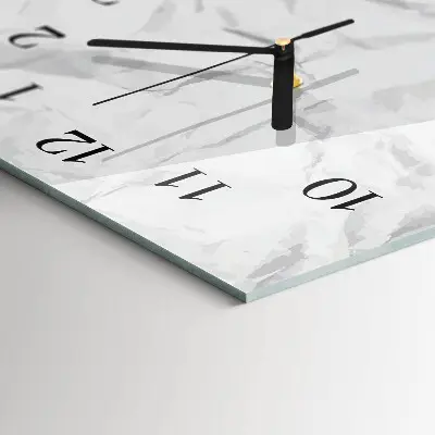 Verticale rechthoekige glazen wandklok Een vel papier