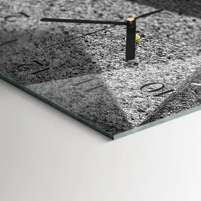 Verticale rechthoekige glazen wandklok Marmeren tafel