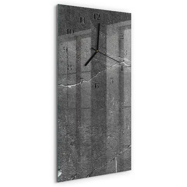 Verticale moderne glazen wandklok Stenen muur