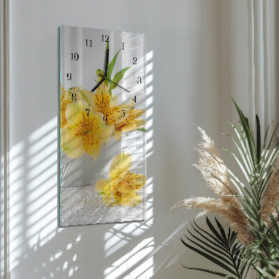 Verticale moderne glazen wandklok Gele bloemen