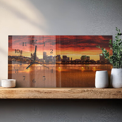 Horizontale glazen wandklok gouden uur