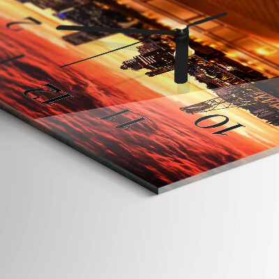 Horizontale glazen wandklok gouden uur