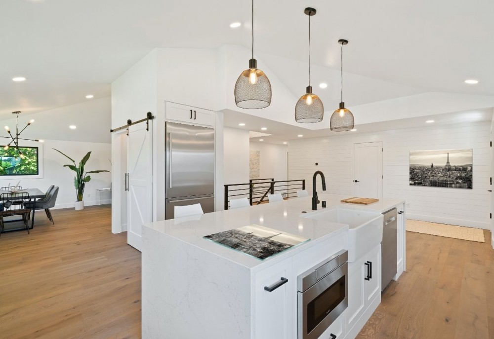 het inrichten van een woonkamer met keuken