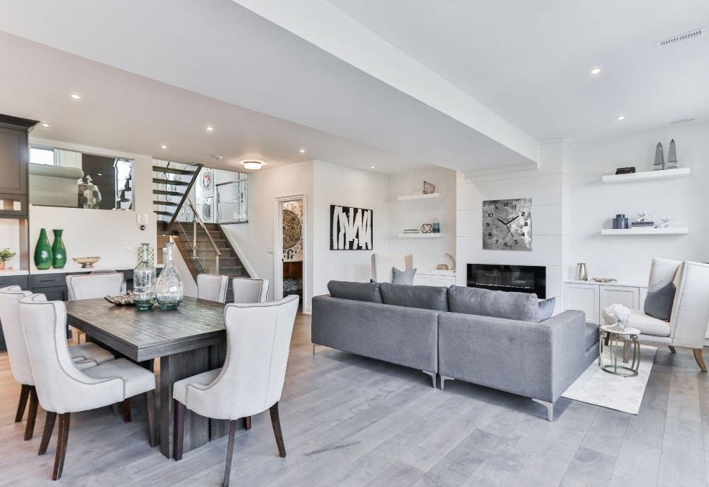 moderne woonkamer met keuken
