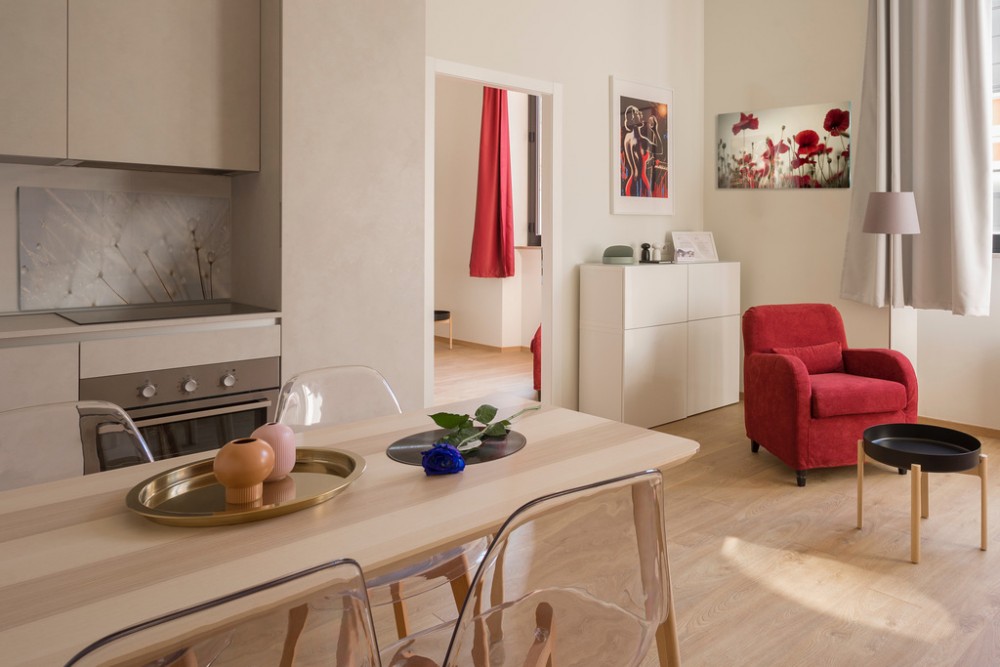 inrichting van de woonkamer met keuken