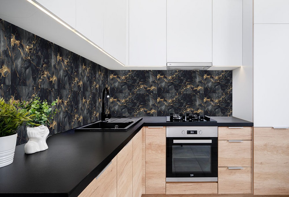 De muur in de keuken zonder renovatie